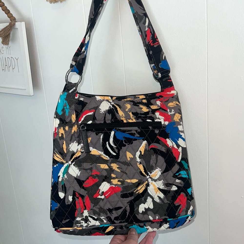 Vera Bradley crossbody - like new. - Picture 2 of 6
